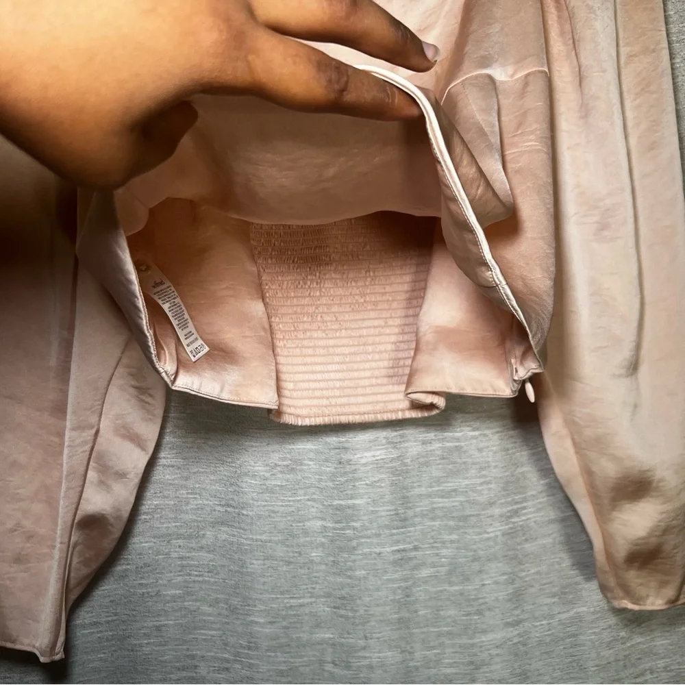 Wilfred Aritzia Satin Blush Women's Romantic  Smocked Blouse Size L - Picture 7 of 16